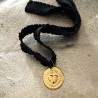 Un bijoux religieux : le bracelet médaille ex voto  acier doré inoxydable.