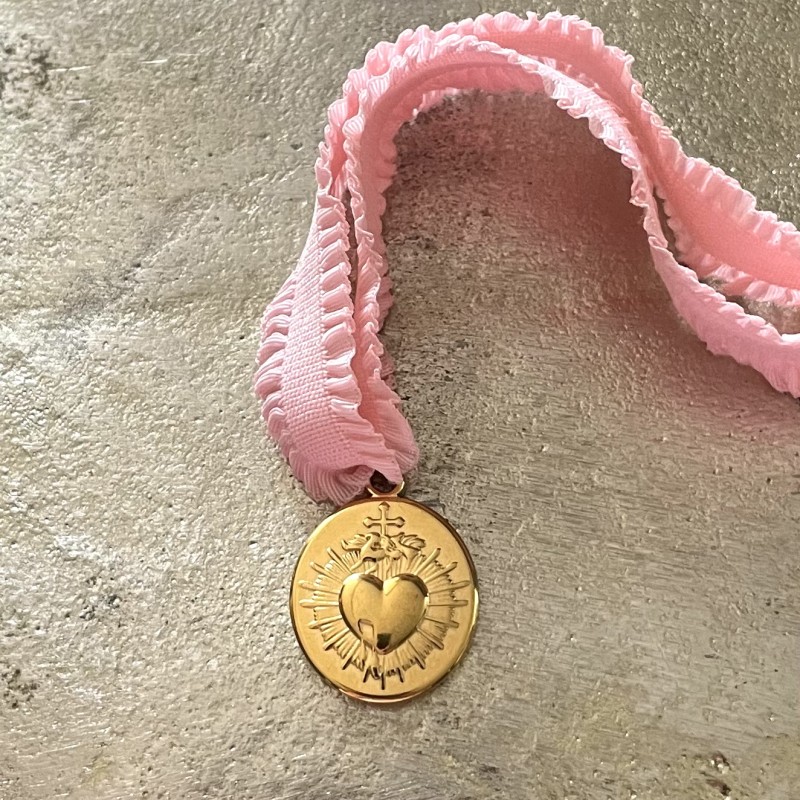 Un bijoux religieux : le bracelet médaille ex voto acier doré inoxydable. Un bijoux religieux : le bracelet médaille ex voto acier doré inoxydable.