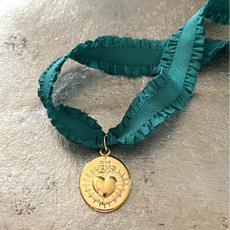 Un bijoux religieux : le bracelet médaille ex voto acier doré inoxydable. Un bijoux religieux : le bracelet médaille ex voto acier doré inoxydable.