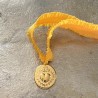 Un bijoux religieux : le bracelet médaille ex voto  acier doré inoxydable.
