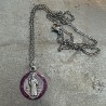Collier médaille Saint Benoit pailletée sur chaine argentée de 45 cm.