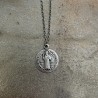 Collier médaille Saint Benoit  sur chaine argentée de 45 cm.