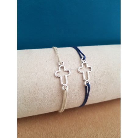 Bracelet coulissant croix trilobée.