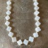 Bijoux religieux: le collier Victoria réalisé en croix de nacre pure.