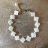 Bijoux religieux: le Bracelet Victoire orné de jolies croix  pure nacre.