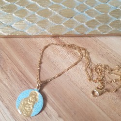 Collier du scapulaire de Notre Dame.