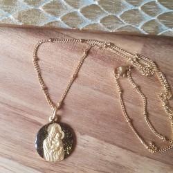 Collier du scapulaire de Notre Dame.