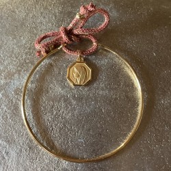 Jonc Sainte Marie, médaille et bracelet en plaqué or 24K.