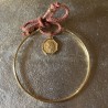 Jonc Sainte Marie, médaille et bracelet en plaqué or 24K.