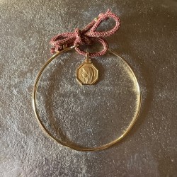 Jonc Sainte Marie, médaille et bracelet en plaqué or 24K.