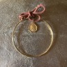 Jonc Sainte Marie, médaille et bracelet en plaqué or 24K.