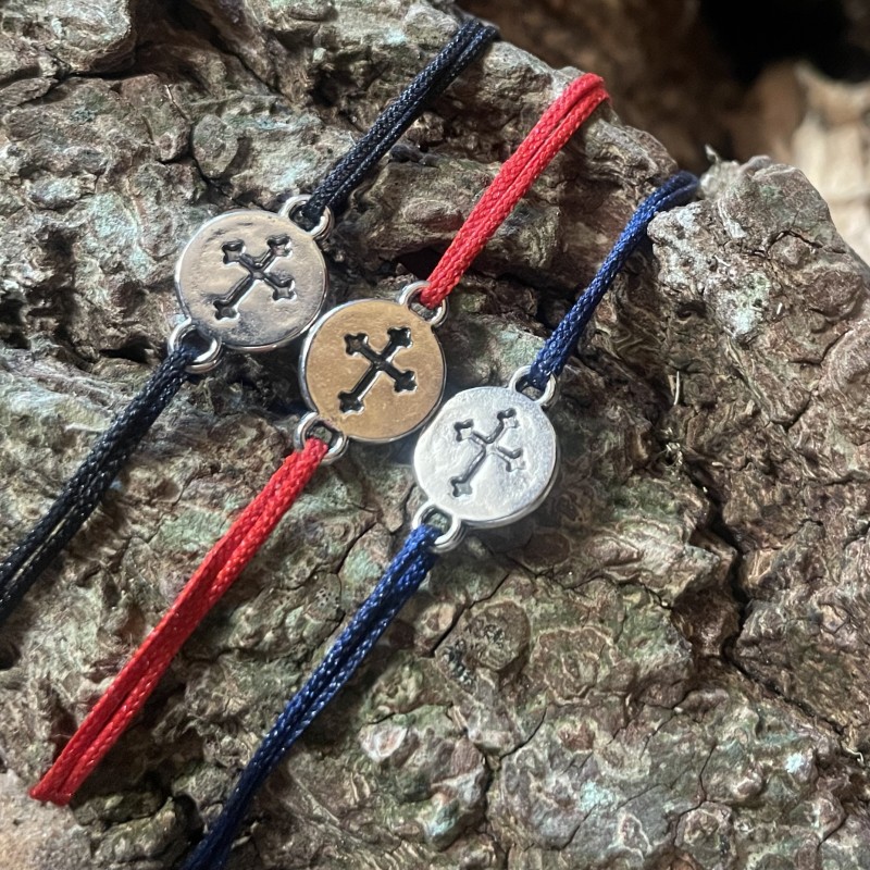 Bracelet coulissant médaille croix trilobée.