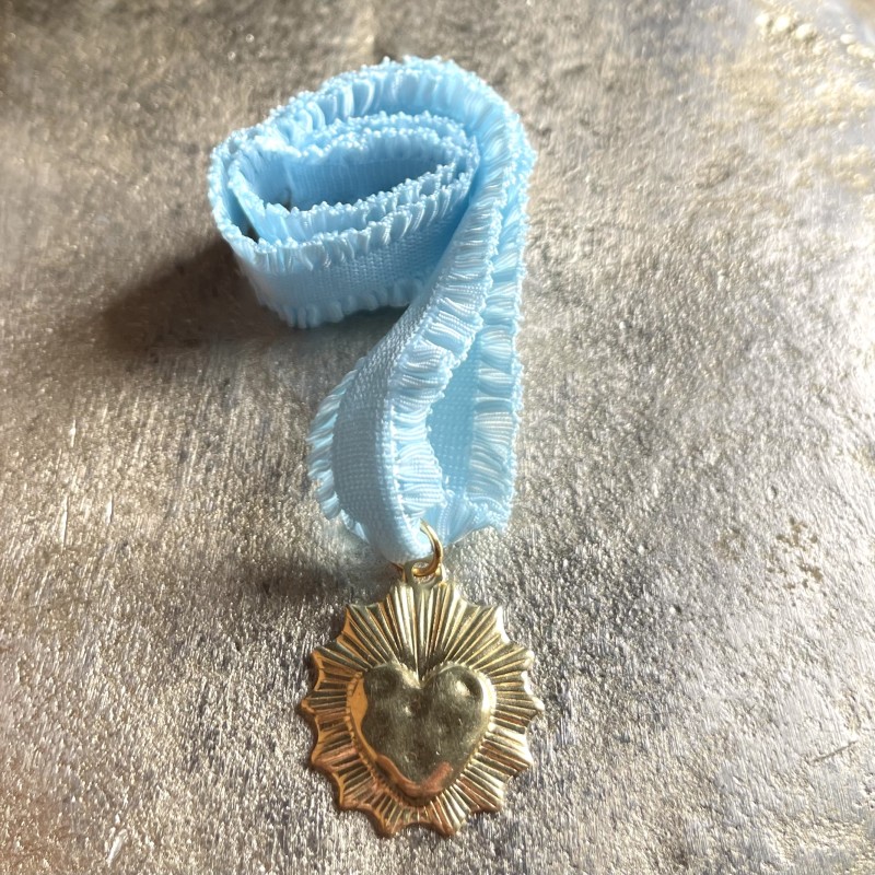 Un bijoux religieux : le bracelet médaille ex voto  acier doré inoxydable.