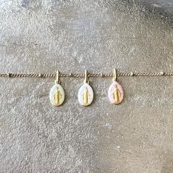 Collier petite médaille miraculeuse de la Vierge Marie.