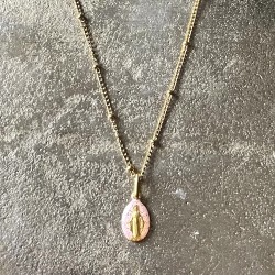 Collier petite médaille miraculeuse de la Vierge Marie.