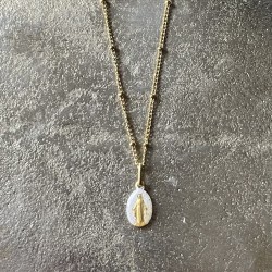 Collier petite médaille miraculeuse de la Vierge Marie.