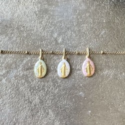 Collier petite médaille miraculeuse de la Vierge Marie.