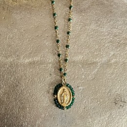 Pendentif médaille de Marie, chaine rosaire émeraude
