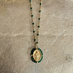 Pendentif médaille de Marie, chaine rosaire émeraude