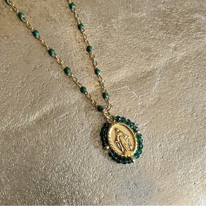 Pendentif médaille de Marie, chaine rosaire émeraude