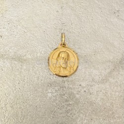 Très belle médaille du Christ en plaqué or.