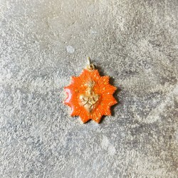 Médailles ex voto de couleurs.