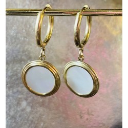 Boucles d'oreilles Bianca en pure nacre.