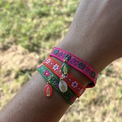 Bracelet ruban tissé médaille miraculeuse .