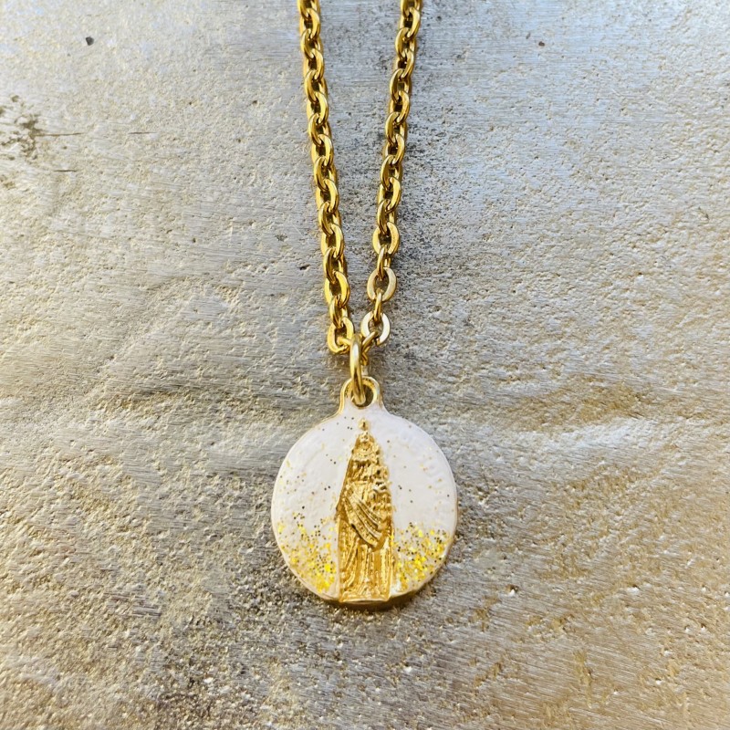 Collier  Notre Dame de toute aide.